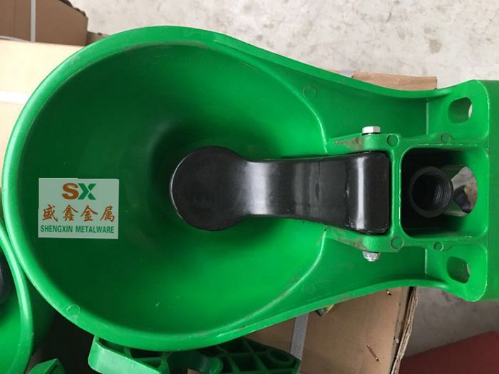 plastic cattle bowl 1(001).jpg